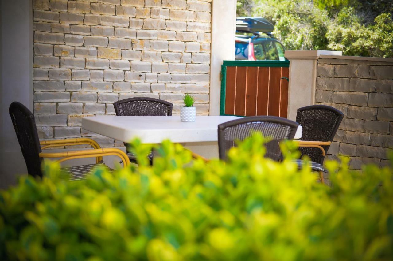 Apartment Markioli Povlja  Kültér fotó